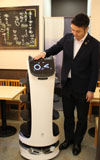 (株)フジマ（柳井市）、ネコ型配膳ロボットを導入